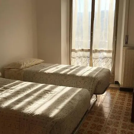 Large Independent House With Garden Holiday home